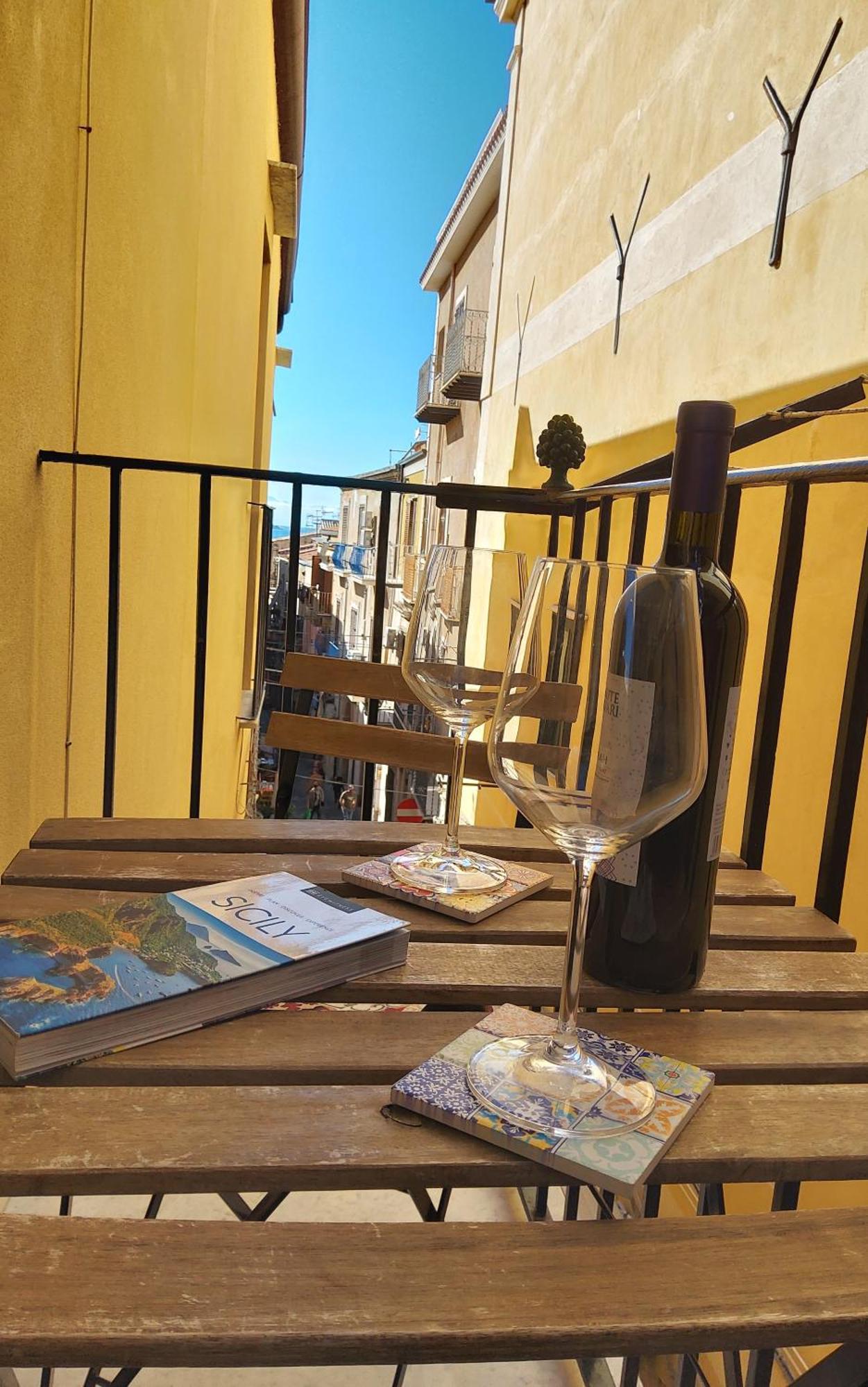 Sicilian Dream Apartments تْشيفالو الغرفة الصورة